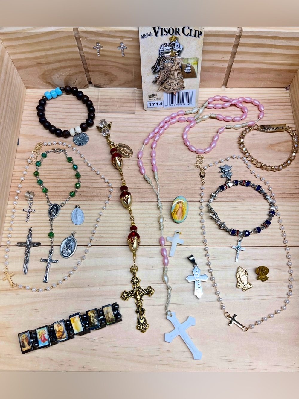 20pc Christian Catholic Religious Jewelry Lot Rosaries Medals Bracelets Necklace